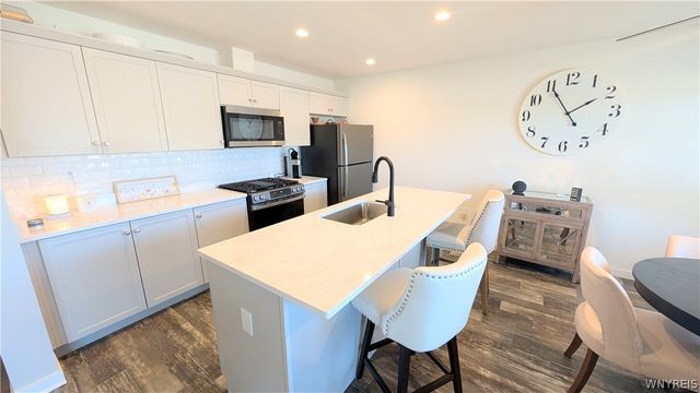 4216 Mohawk Pkwy, Niagara, NY 14304