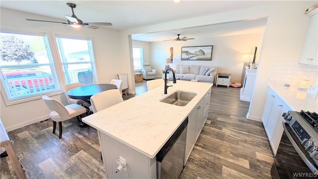 4216 Mohawk Pkwy, Niagara, NY 14304
