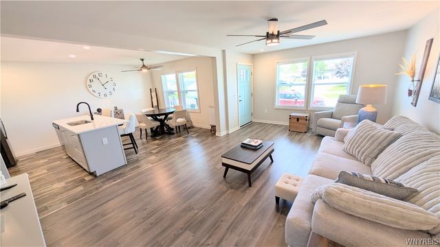 4216 Mohawk Pkwy, Niagara, NY 14304