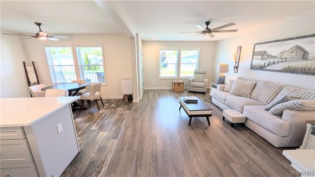 4216 Mohawk Pkwy, Niagara, NY 14304