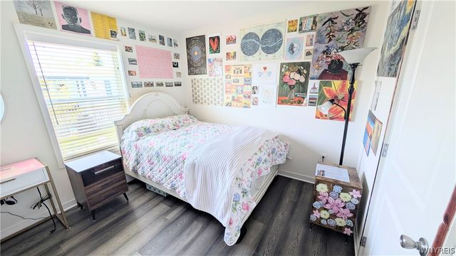 4216 Mohawk Pkwy, Niagara, NY 14304