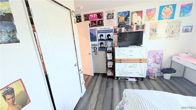 4216 Mohawk Pkwy, Niagara, NY 14304