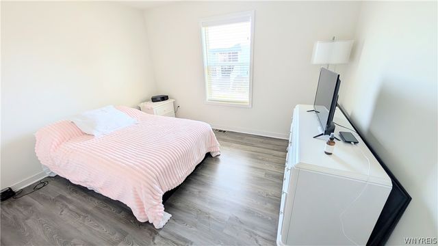 4216 Mohawk Pkwy, Niagara, NY 14304