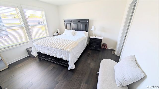 4216 Mohawk Pkwy, Niagara, NY 14304