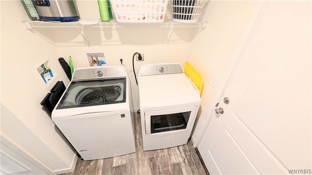4216 Mohawk Pkwy, Niagara, NY 14304
