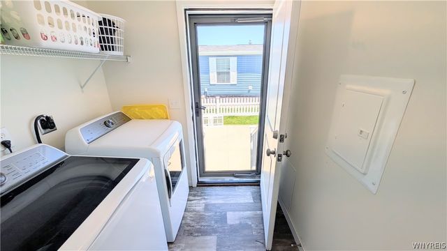 4216 Mohawk Pkwy, Niagara, NY 14304
