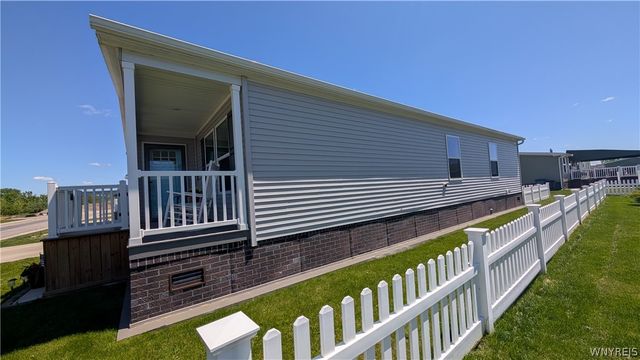 4216 Mohawk Pkwy, Niagara, NY 14304