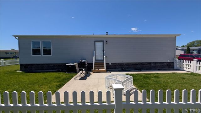4216 Mohawk Pkwy, Niagara, NY 14304