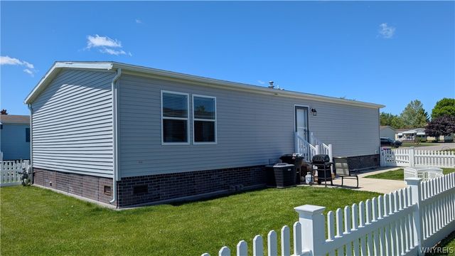 4216 Mohawk Pkwy, Niagara, NY 14304
