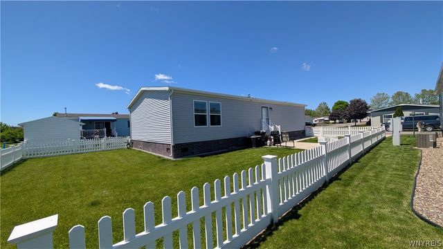 4216 Mohawk Pkwy, Niagara, NY 14304
