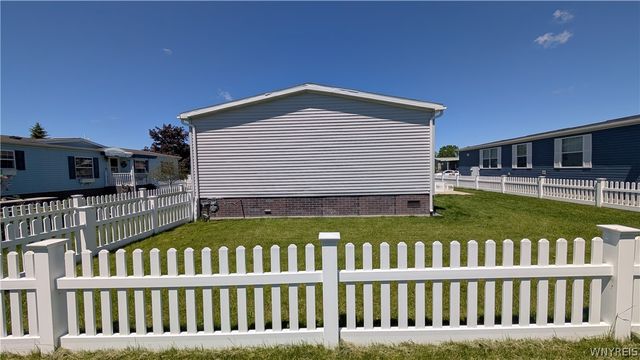 4216 Mohawk Pkwy, Niagara, NY 14304