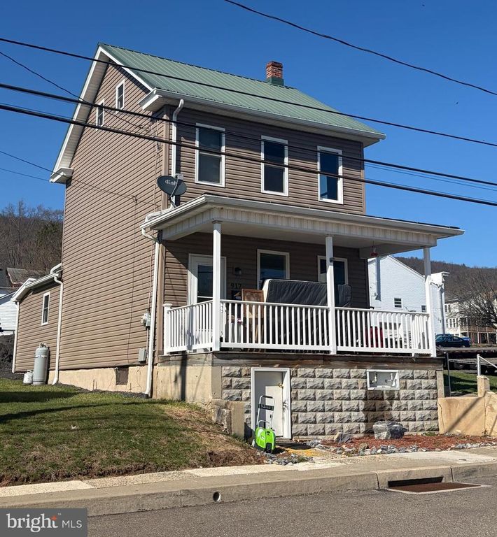 917 E WICONISCO AVE, Tower City, PA 17980