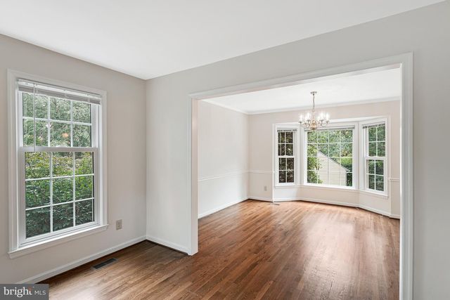 8931 KENILWORTH DR, Burke, VA 22015