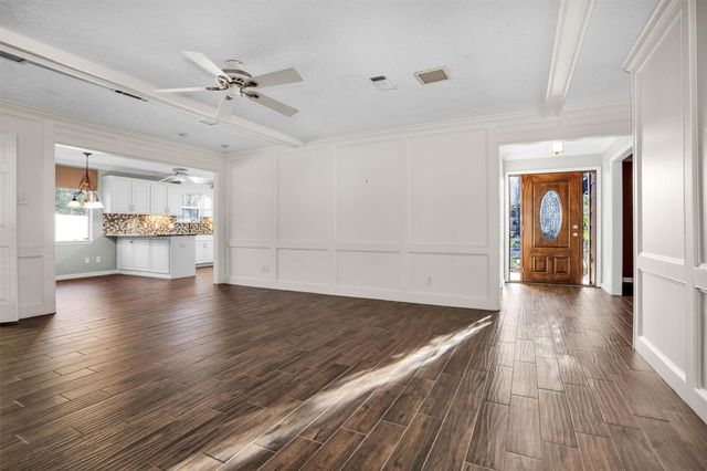 2715 Sandy Lake Drive, Kingwood, TX 77339