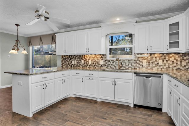 2715 Sandy Lake Drive, Kingwood, TX 77339