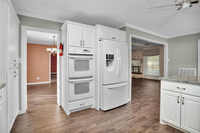 2715 Sandy Lake Drive, Kingwood, TX 77339