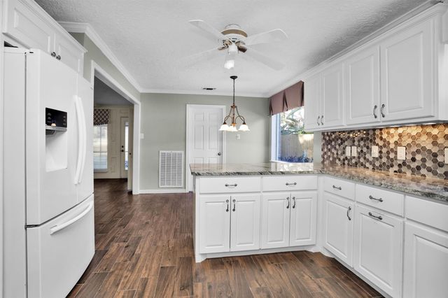 2715 Sandy Lake Drive, Kingwood, TX 77339