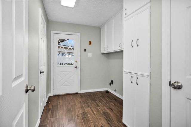 2715 Sandy Lake Drive, Kingwood, TX 77339