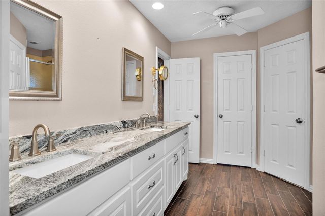 2715 Sandy Lake Drive, Kingwood, TX 77339