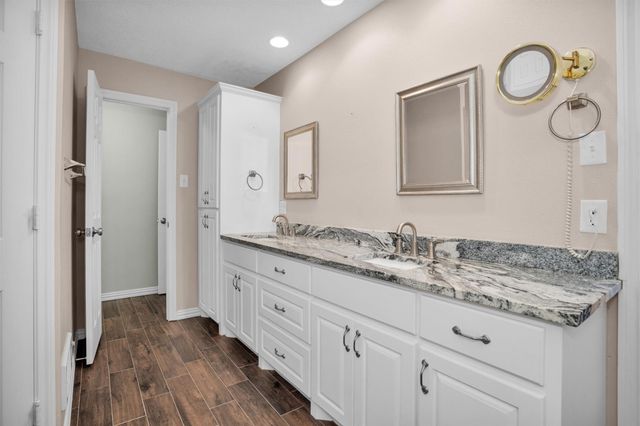 2715 Sandy Lake Drive, Kingwood, TX 77339