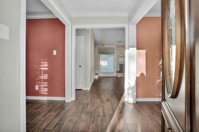 2715 Sandy Lake Drive, Kingwood, TX 77339