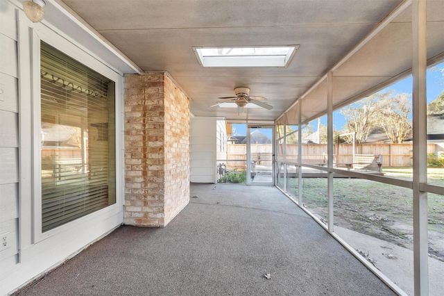 2715 Sandy Lake Drive, Kingwood, TX 77339