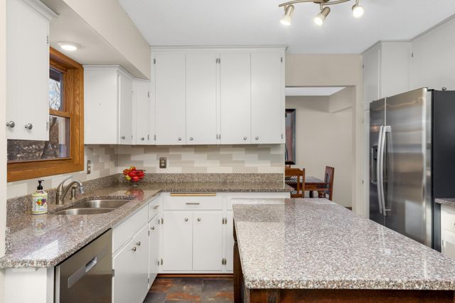 3 Oakview Court, Birchwood Village, MN 55110