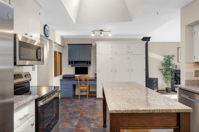 3 Oakview Court, Birchwood Village, MN 55110