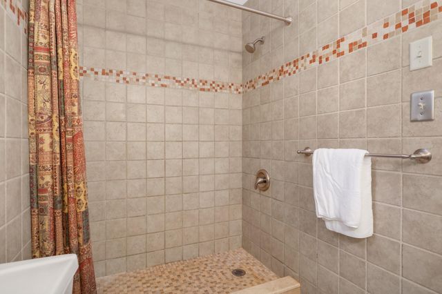 3 Oakview Court, Birchwood Village, MN 55110