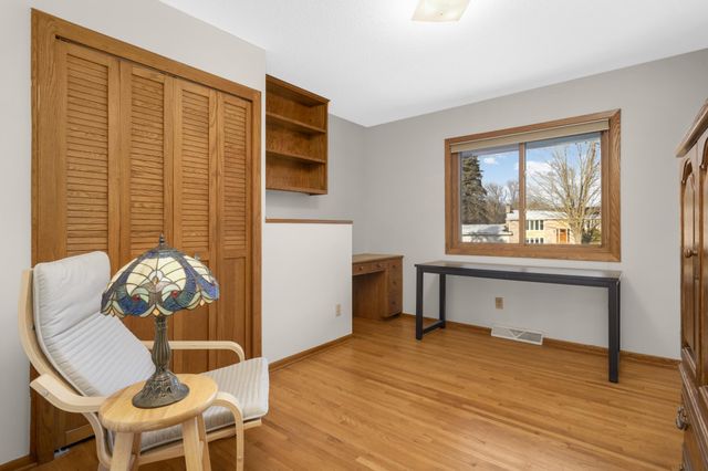 3 Oakview Court, Birchwood Village, MN 55110