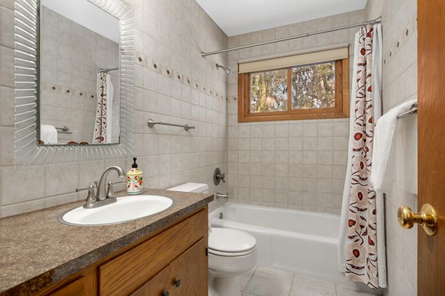 3 Oakview Court, Birchwood Village, MN 55110