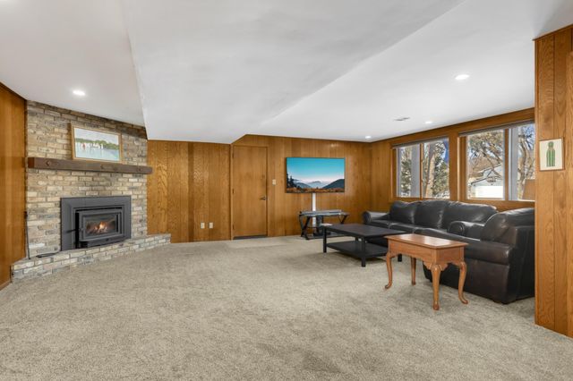 3 Oakview Court, Birchwood Village, MN 55110