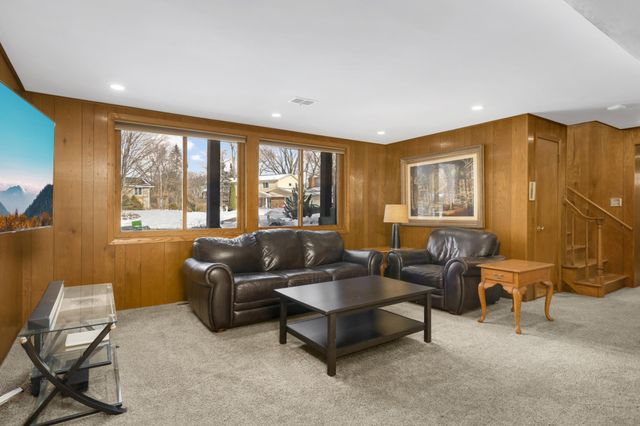 3 Oakview Court, Birchwood Village, MN 55110