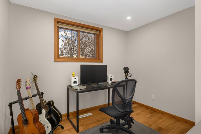 3 Oakview Court, Birchwood Village, MN 55110