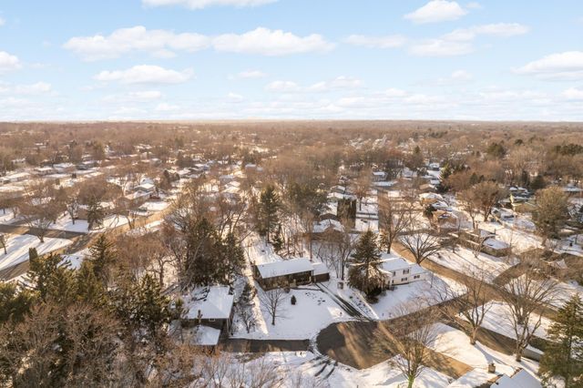 3 Oakview Court, Birchwood Village, MN 55110