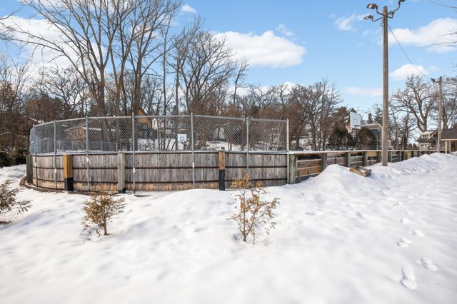 3 Oakview Court, Birchwood Village, MN 55110