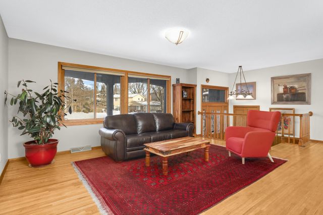 3 Oakview Court, Birchwood Village, MN 55110