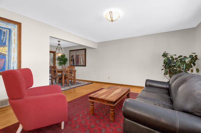 3 Oakview Court, Birchwood Village, MN 55110