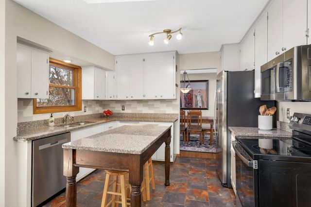 3 Oakview Court, Birchwood Village, MN 55110