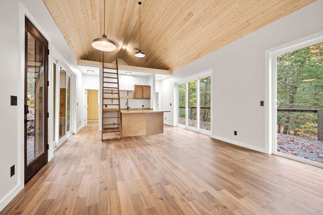 507 Cave Holw Road, Campton, KY 41301