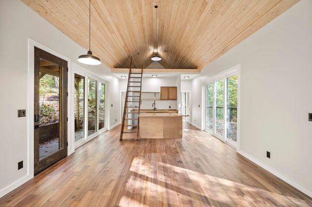 507 Cave Holw Road, Campton, KY 41301