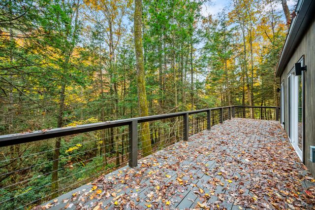 507 Cave Holw Road, Campton, KY 41301