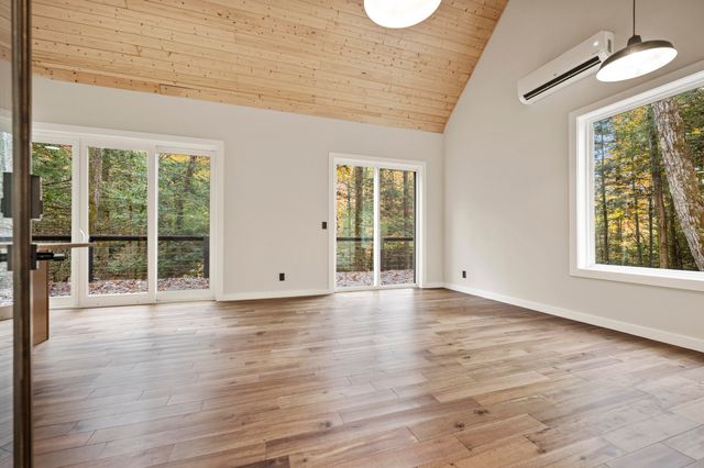 507 Cave Holw Road, Campton, KY 41301