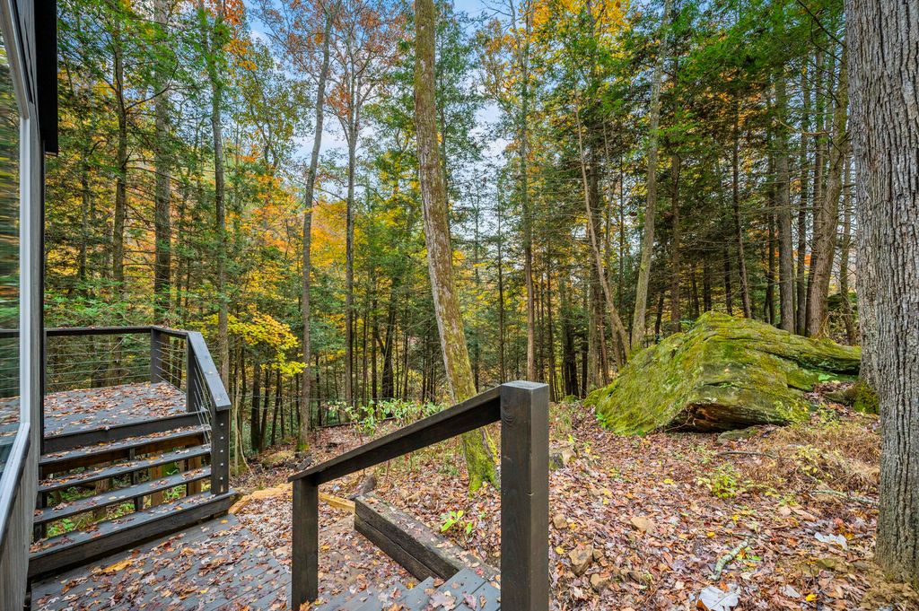 507 Cave Holw Road, Campton, KY 41301