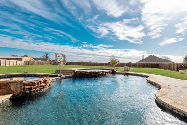 103 Springfield Lane, Red Oak, TX 75165