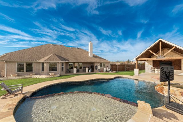 103 Springfield Lane, Red Oak, TX 75165