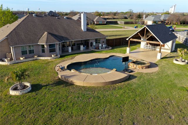 103 Springfield Lane, Red Oak, TX 75165