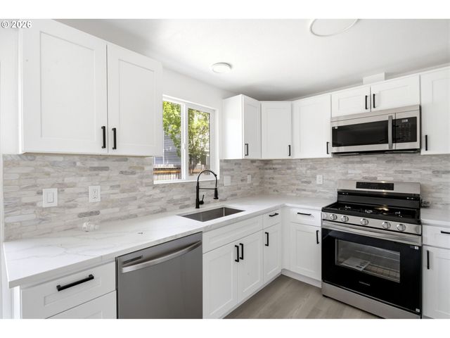 7563 Se FLAVEL St, Portland, OR 97206