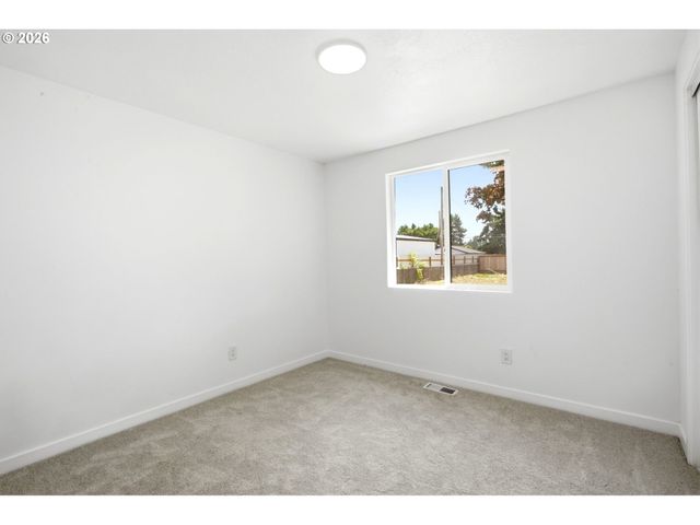 7563 Se FLAVEL St, Portland, OR 97206