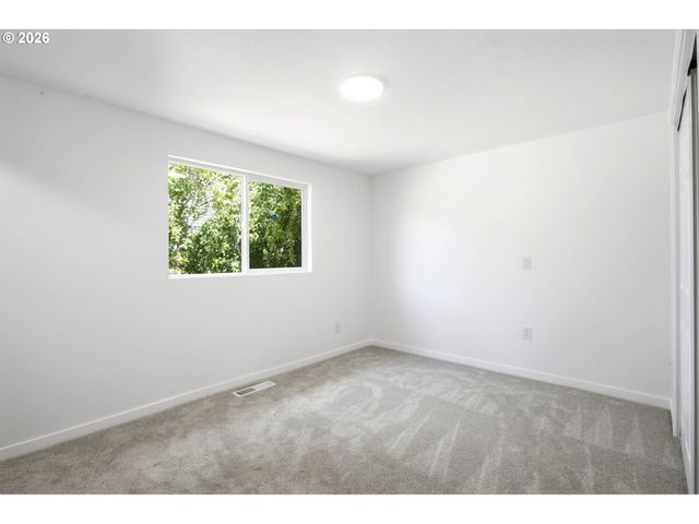 7563 Se FLAVEL St, Portland, OR 97206